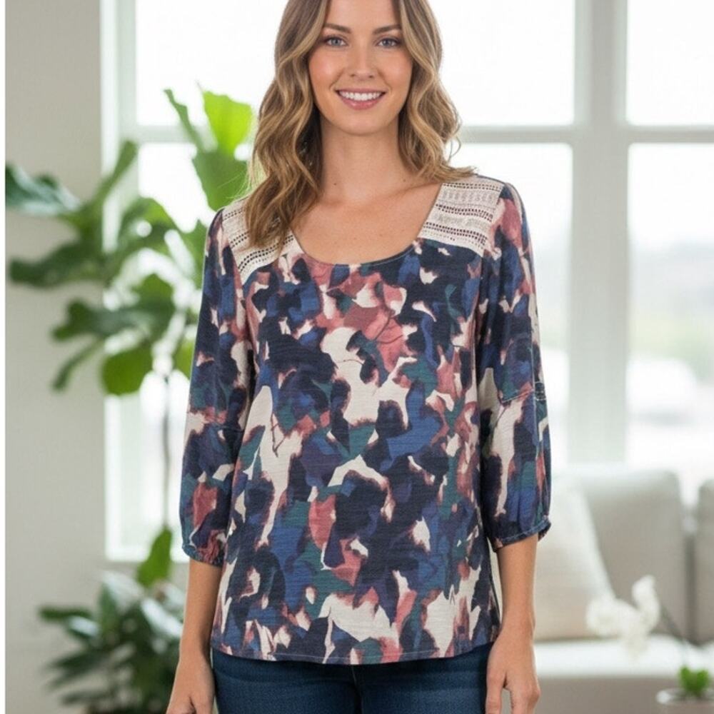 NWT Hope & Harlow soft floral rayon blouse